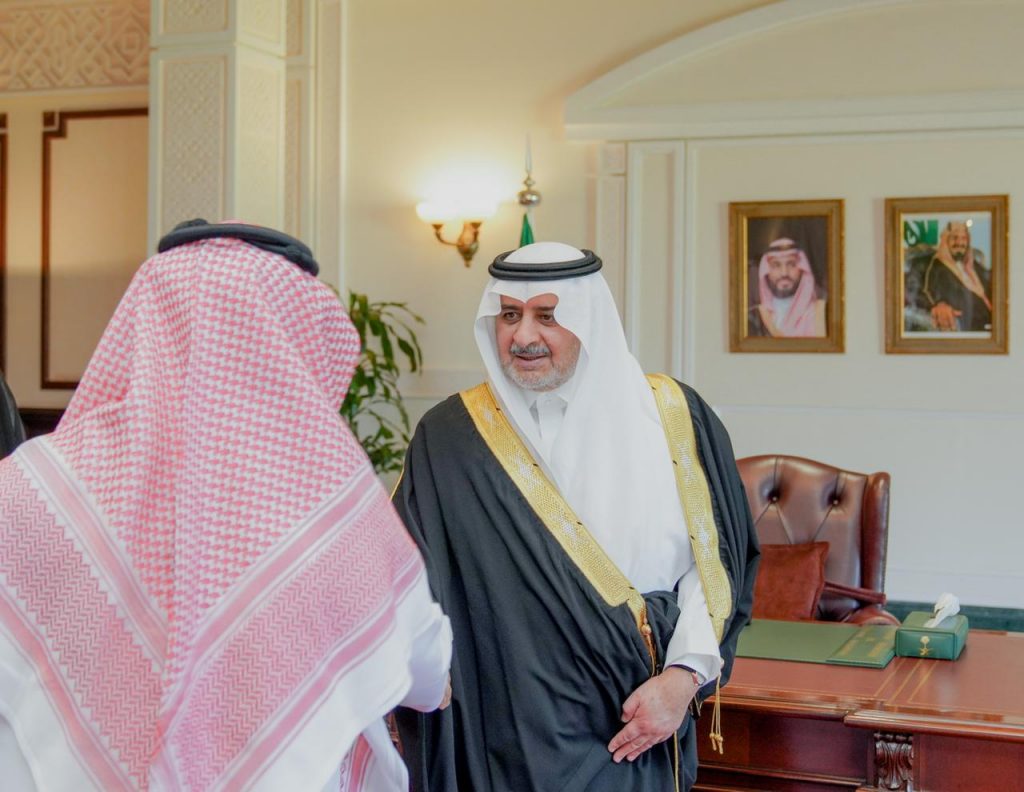 أمير تبوك يلتقي وكلاء الإمارة ومديري العموم والاقسام وموظفي الإمارة