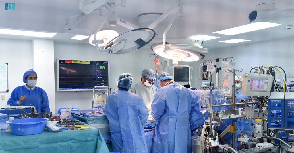 التخصصي ينجح للمرة الثانية وفي أقل من شهر في نقل وزارعة قلب من الإمارات إلى الرياض