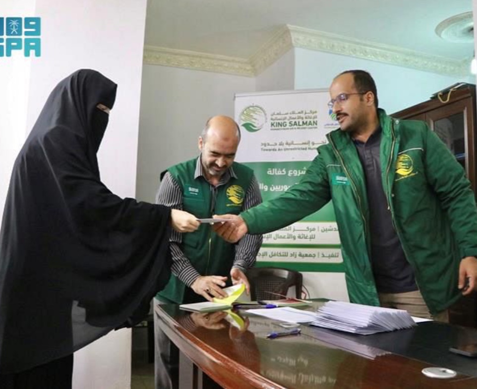مركز الملك سلمان للإغاثة يواصل توزيع الكفالات المالية الشهرية على الأيتام والأرامل السوريين والمجتمع المستضيف بالأردن