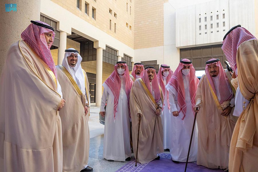 خادم الحرمين الشريفين يزور مقر إمارة منطقة الرياض وقصر المصمك