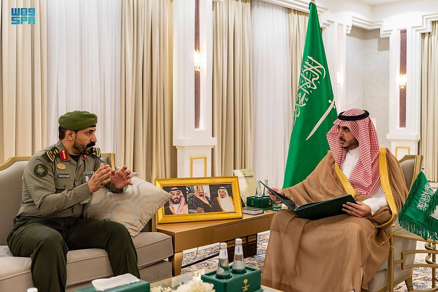سمو أمير الجوف يتسلّم التقرير السنوي لجوازات المنطقة