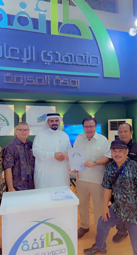 مشاركة فعالة لطائفة الإعاشة بمعرض الحج والعمرة بجاكرتا 