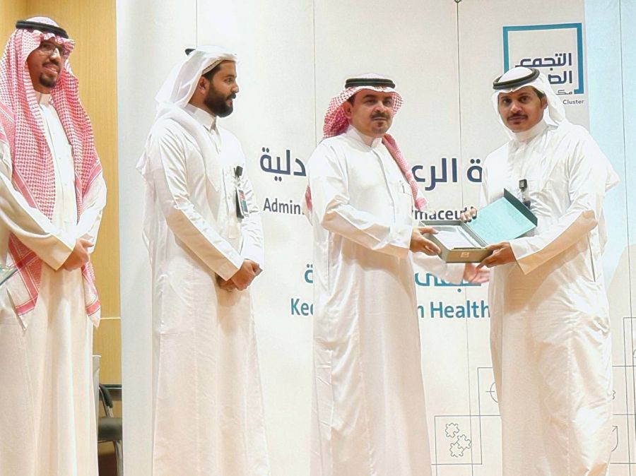 الدكتور العمري يكرم الرئاسة العامة لشؤون المسجد الحرام والمسجد النبوي
