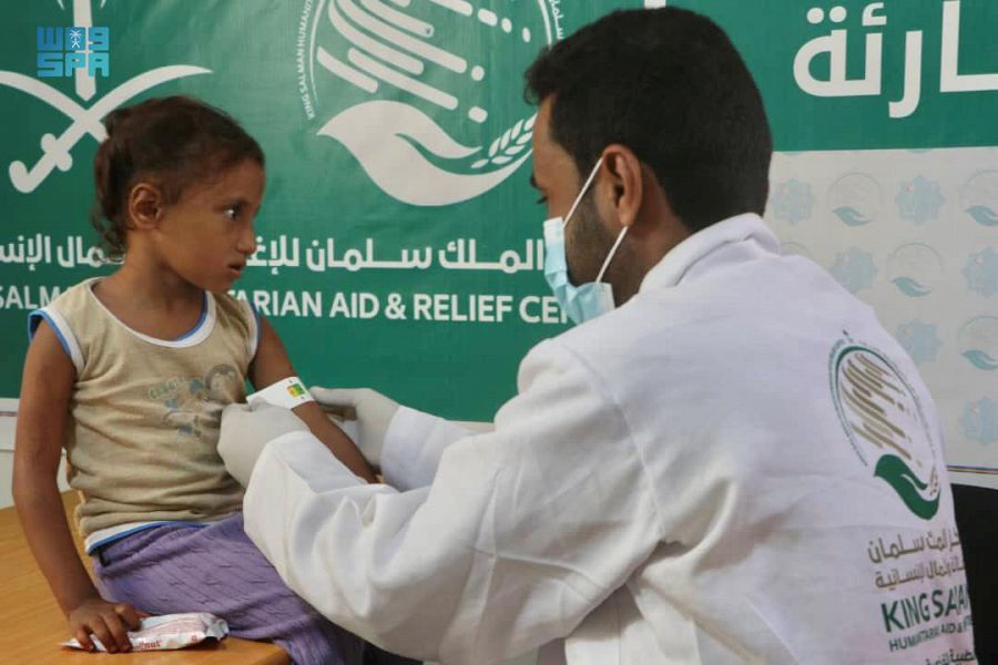 أكثر من 17 ألف شخص يستفيدون من العيادات الطبية لمركز الملك سلمان للإغاثة في مديرية الخوخة خلال أسبوع