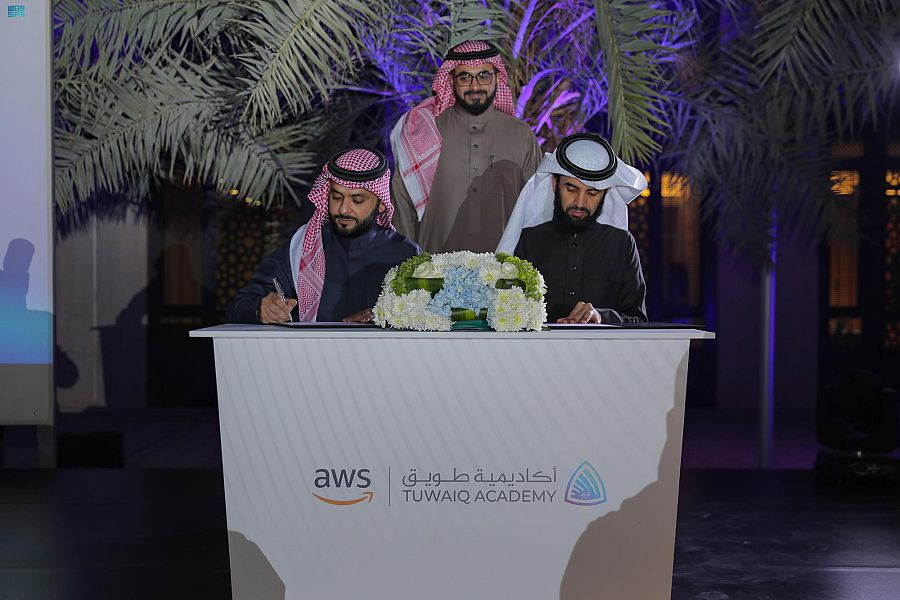 أكاديمية طويق” تُوقّع اتفاقية مع أمازون ويب سيرفيسز (aws) وتطلق معسكراتها الاحترافية