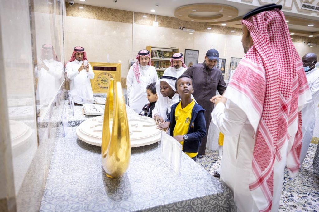 مكتبة الحرم المكي الشريف تستقبل عدداً من أيتام مكة