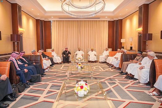 وفد من وزارة الصناعة والثروة المعدنية يناقش تعزيز فرص التعاون الصناعي بين المملكة وعمان
