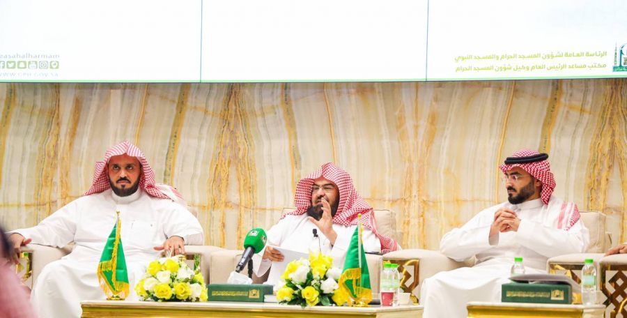 السديس يثني على جهود على جهود وكالات الرئاسة العاملة بالمسجد الحرام