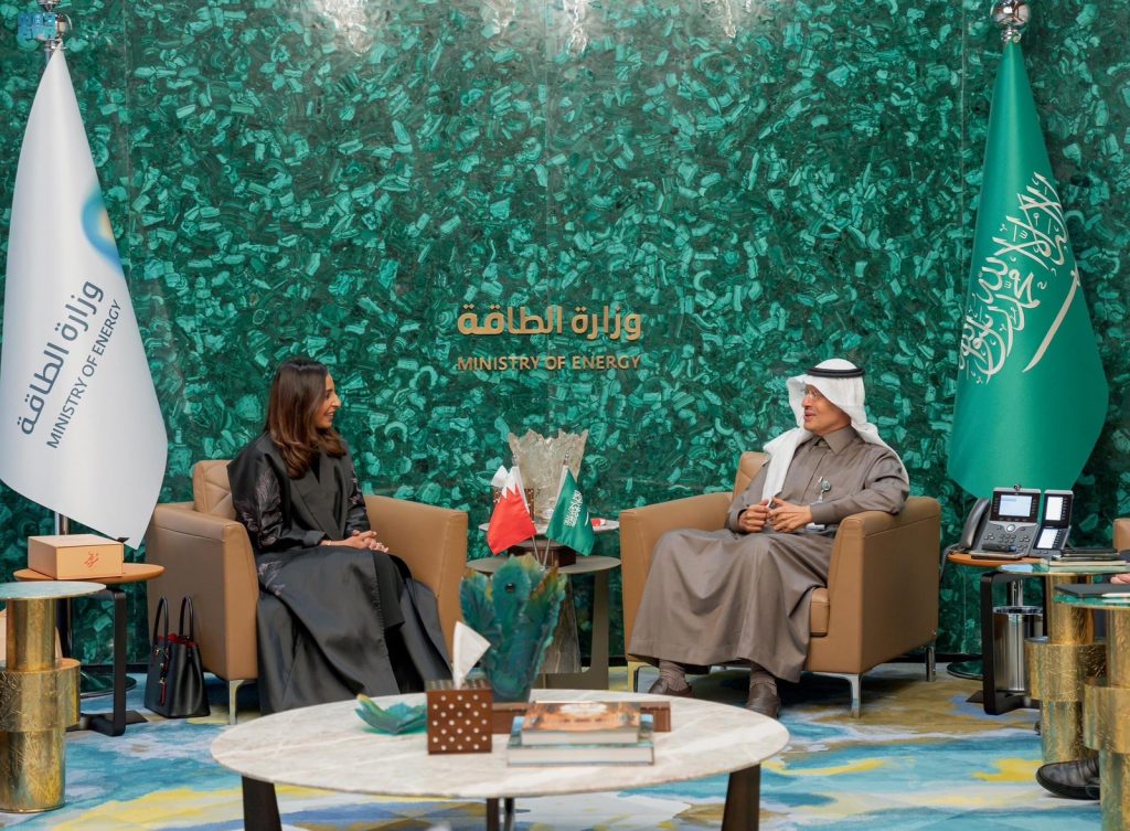 سمو وزير الطاقة يناقش مع وزيرة التنمية المستدامة في مملكة البحرين مجالات التعاون بين البلدين
