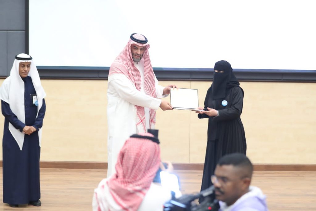 مساعد مدير تعليم الرياض يدشن برنامج (أتقن) بمكتب تعليم الروضة