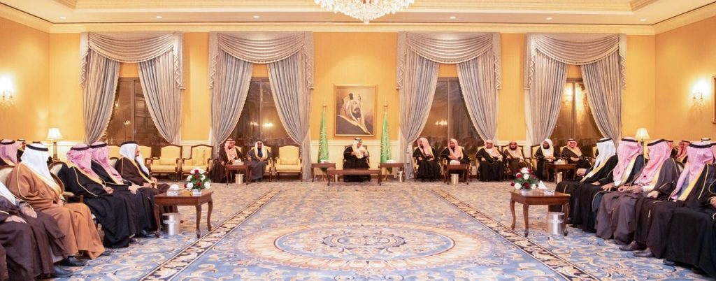 أمير تبوك يستقبل المواطنين في اللقاء الأسبوعي