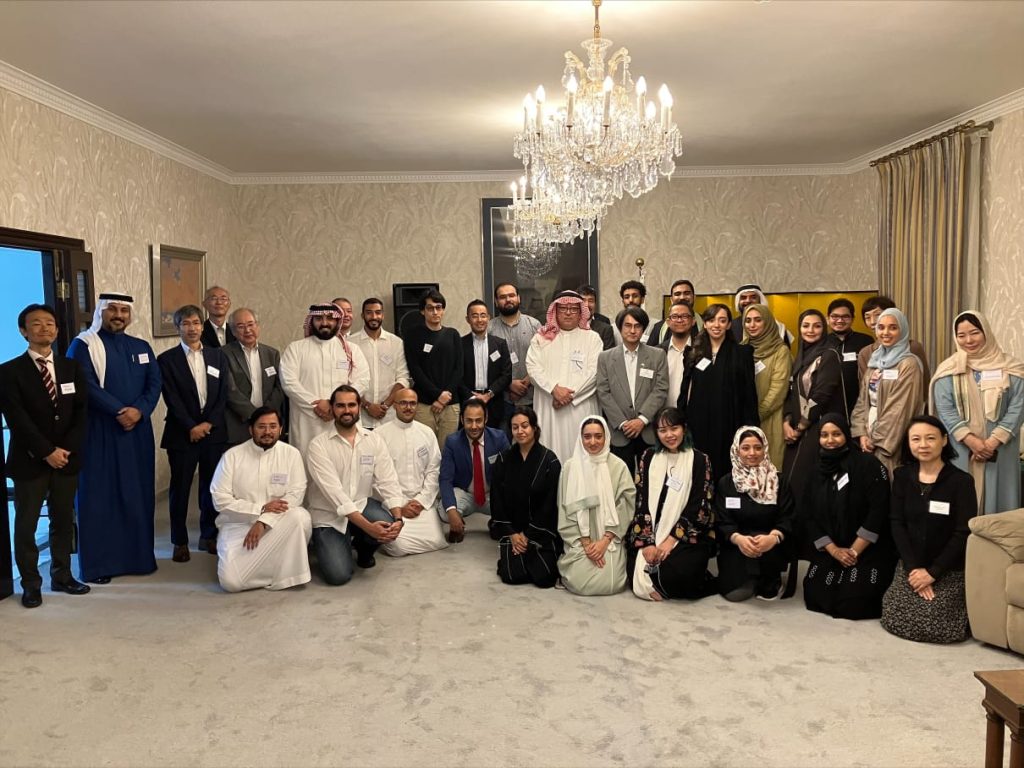 القنصل الياباني مؤكدا بان السعودية تشهد نقلة ثقافية غير مسبوقة وذلك خلال لقائه خريجي الجامعات اليابانية