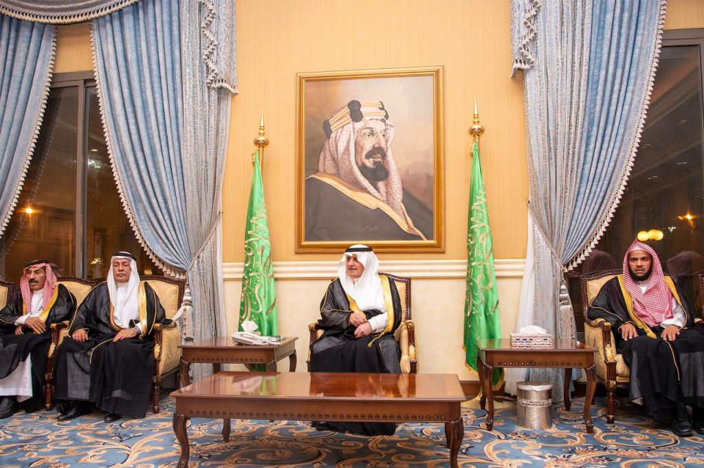 خلال استقباله المواطنين في اللقاء الأسبوعي .. أمير تبوك يهنئ القيادة بمناسبة إطلاق المملكة الرحلة العلمية إلى محطة الفضاء الدولية وعلى متنها رائدا فضاء سعوديان