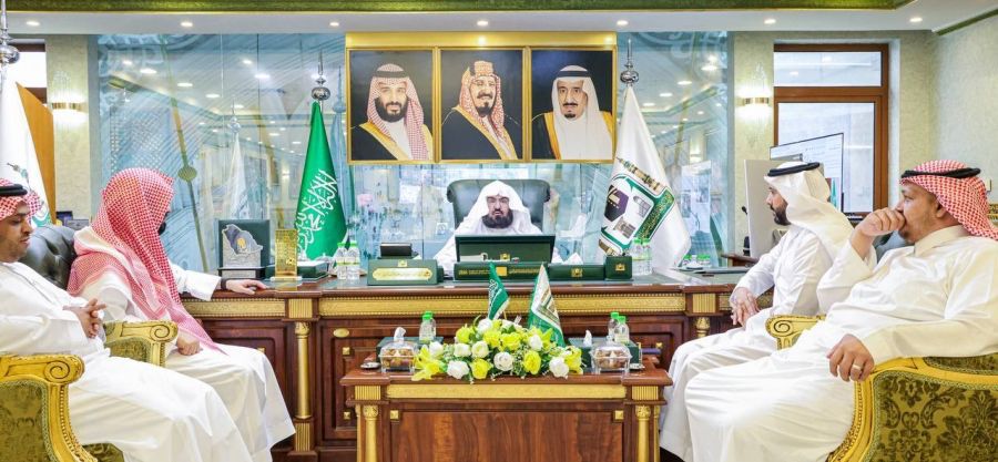 السديس يؤكد على توحيد الجهود مابين الإدارات التابعة للرئاسة العاملة داخل المسجد الحرام والمسجد النبوي