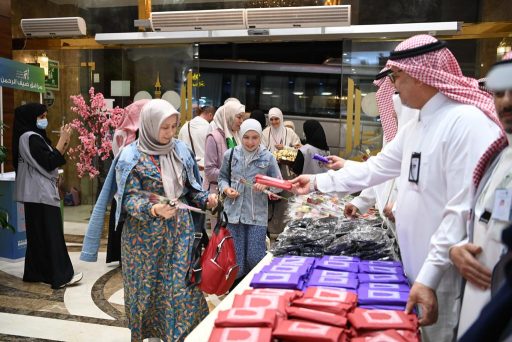 مطوفي الدول العربية تستقبل حجاج روسيا وأوزباكستان بالقهوة السعودية والعرضة