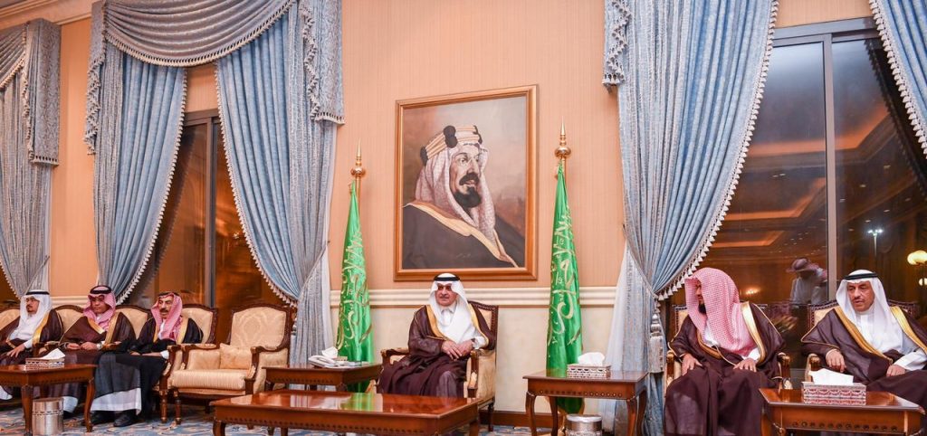 خلال استقباله المواطنين في اللقاء الأسبوعي .. أمير تبوك : إطلاق سمو ولي العهد لمشروع الاستثمار والتخصيص في الأندية الرياضية يأتي تحقيقًا لمستهدفات رؤية المملكة 2030