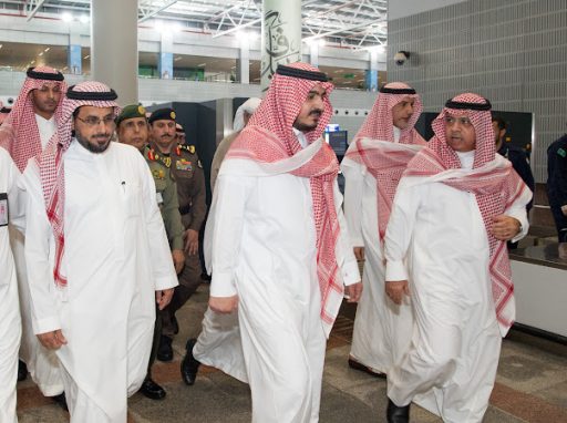 سمو نائب أمير منطقة مكة المكرمة يقف ميدانياً على جاهزية صالة الحجاج بمطار الملك عبدالعزيز الدولي