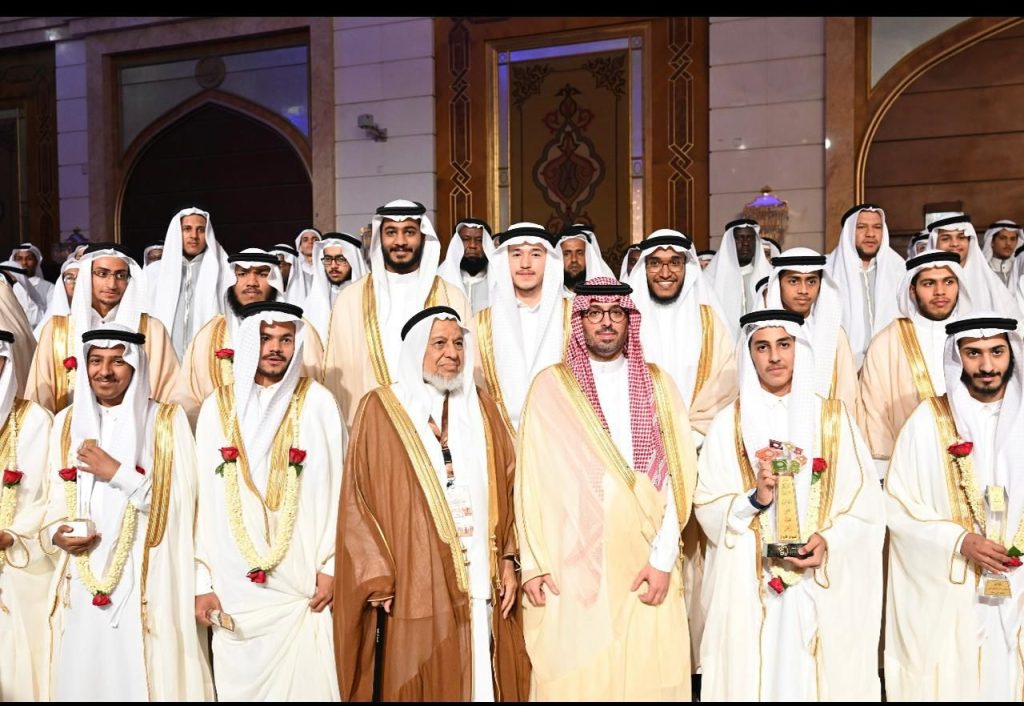 محافظ جدة يكرّم 1655 حافظاً وحافظة لكتاب الله