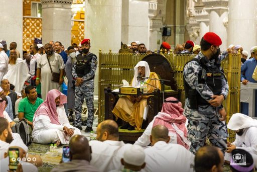 “الخياط” يلقي درسه العلمي في تفسير قوله تعالى (وَأَتِمُّوا الحَجَّ وَالعُمرَةَ لِلَّهِ فَإِن أُحصِرتُم فَمَا استَيسَرَ مِنَ الهَديِ وَلا تَحلِقوا رُءوسَكُم حَتّى يَبلُغَ الهَديُ مَحِلَّهُ..﴾