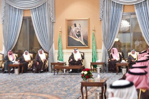أمير تبوك يستقبل المواطنين في اللقاء الأسبوعي