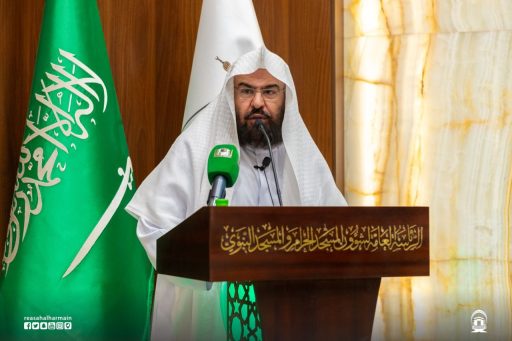 “السديس”: غسل الكعبة مناسبة تستلهم عناية الدولة بقبلة المسلمين