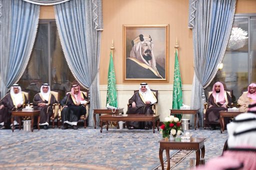 أمير تبوك يستقبل المواطنين في اللقاء الأسبوعي