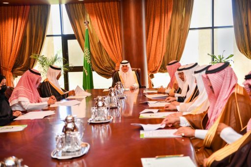 أمير تبوك يرأس اجتماع جمعية الملك عبدالعزيز الخيرية