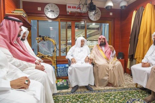 “السديس” لمؤذني المسجد الحرام: عظموا رسالة الحرمين الدينية عالميا