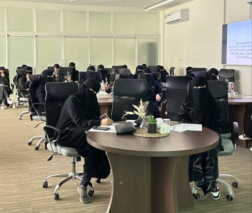 جمعية تبوك للعمل التطوعي تقيم برنامج ” مقدمة في ريادة الأعمال ” قدمته رائدة الأعمال بدرية العنزي