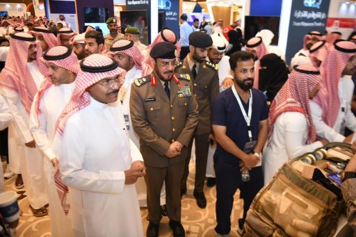 مساعد وزير الصحة يزور جناح الدفاع المدني في المعرض المصاحب للمؤتمر السعودي للخدمات الإسعافية