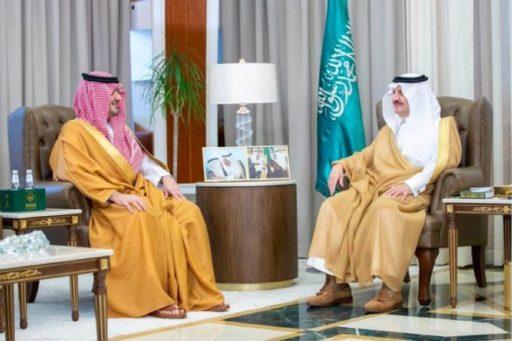 أمير المنطقة الشرقية يستقبل الأمير عبدالعزيز بن سعود
