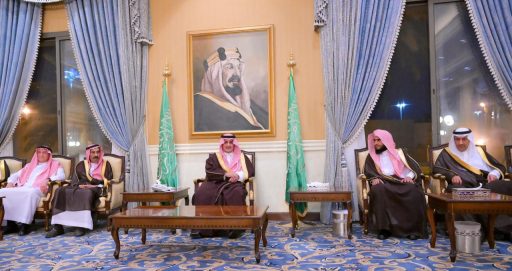أمير تبوك يستقبل أعضاء اللجان المنظمة وملاك الهجن المشاركين في كأس الأولمبية والبارالمبية السعودية للهجن 2023