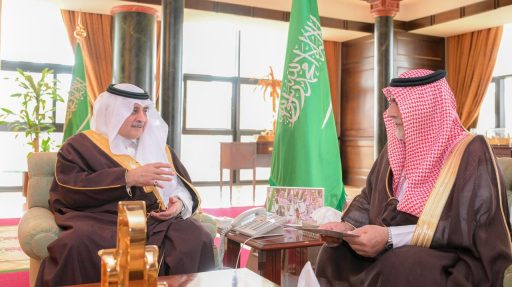 أمير تبوك يستقبل مدير التعليم ويطلع على تقرير عن سير الاختبارات بالمنطقة