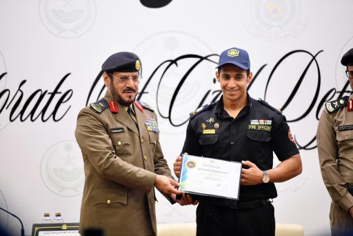 مدير عام الدفاع المدني المكلف يشهد حفل تخريج دورة الاستجابة الطارئة في حالات حوادث المواد الخطرة