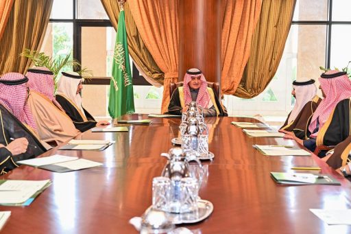 أمير تبوك يترأس اجتماع جمعية فهد بن سلطان الخيرية الاجتماعية