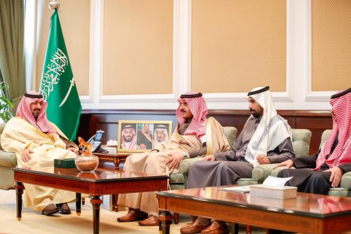 نائب أمير تبوك يستقبل مدير مكافحة المخدرات بالمنطقة