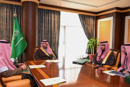 نائب أمير تبوك يطّلع على منظومة الخدمات الصحية بالمنطقة