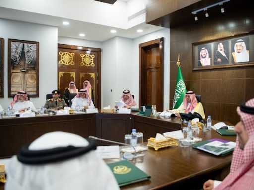 نائب أمير منطقة مكة المكرمة يترأس اجتماع اللجنة التنفيذية لإزالة الأحياء العشوائيات بجدة