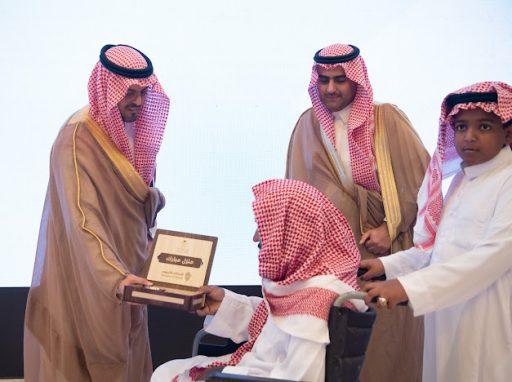 نائب أمير منطقة مكة المكرمة يسلم عدد من الوحدات السكنية لسكان الأحياء العشوائية بجدة