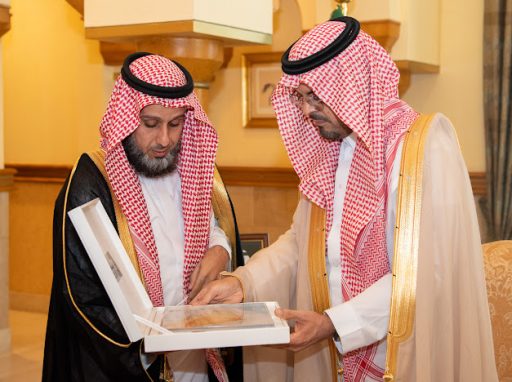 نائب أمير مكة يستقبل  مدير فرع الهيئة العامة  للمساحة والمعلومات الجيومكانية بالمنطقة