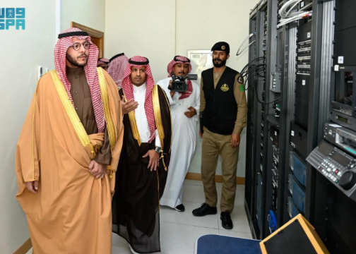 الأمير سعود بن نهار يطلع على أعمال مركز تلفزيون الطائف