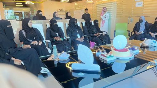 عون التقنية تنظم رحلة تثقيفية لمعارض الجوالات بجدة تعزيزاً للمعرفة واكتساب للخبرة