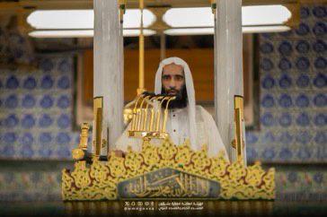 الشيخ أحمد بن حميد: التضرع إلى الله تعالى ففيه نزول الزوائد، وَرَفْعُ الشَّدائِدِ، والانطواء فِي أَرْدِيَةِ المننِ