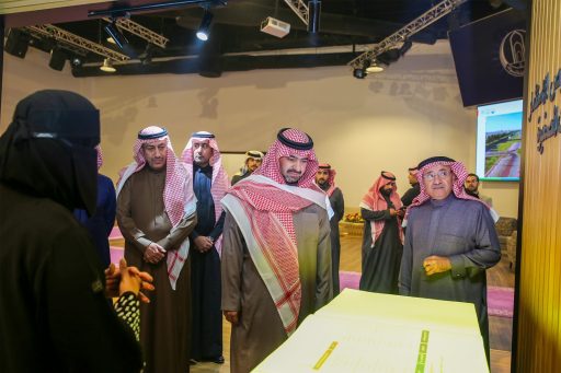 نائب أمير تبوك يطلع على الفرص الاستثمارية والميزات التنافسية للمنطقة