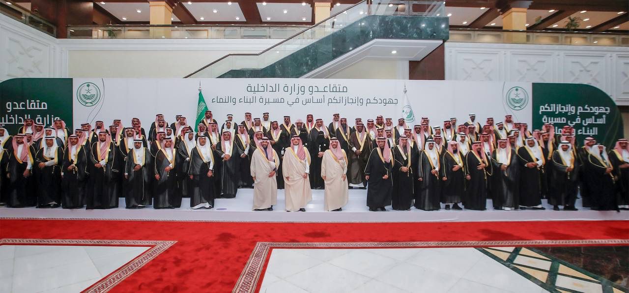 الأمير عبدالعزيز بن سعود يلتقي متقاعدي القطاعات التابعة لوزارة الداخلية والقطاعات الأمنية والإمارة بمنطقة تبوك