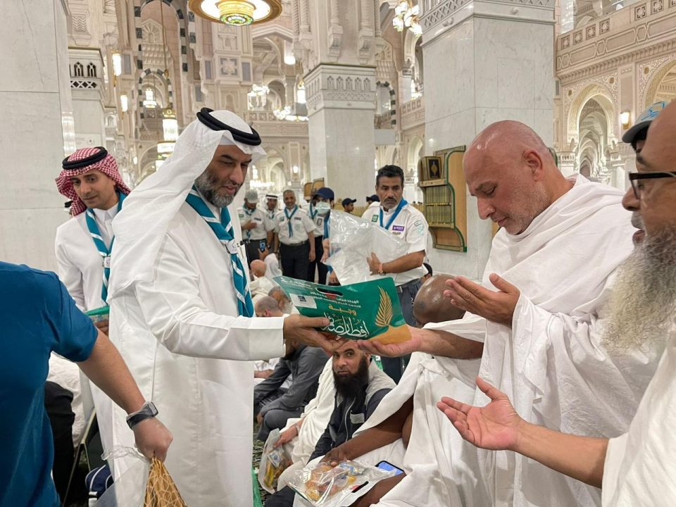 900كشاف يباشرون مهامهم لخدمة معتمري وقاصدي المسجد الحرام في رمضان