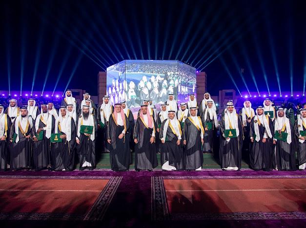 نائب أمير منطقة مكة المكرمة يُشرّف حفل تخريج الدفعة (53) من طلاب وطالبات جامعة الملك عبدالعزيز