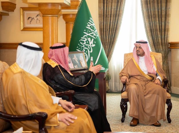 نائب أمير مكة يستقبل عددًا من القناصل الفخريين