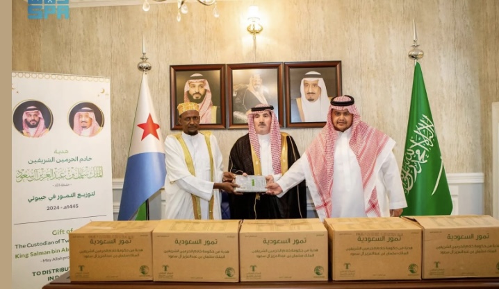 وزارة الشؤون الإسلامية تدشن برنامجي هدية خادم الحرمين لتفطير الصائمين وتوزيع التمور في جيبوتي