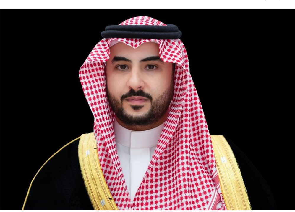 بتوجيه من القيادة .. سمو وزير الدفاع يلتقي رئيس مجلس الوزراء اليمني